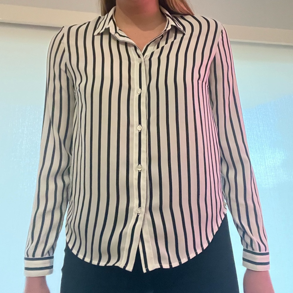 Divided H&M black and white stripped blouse
